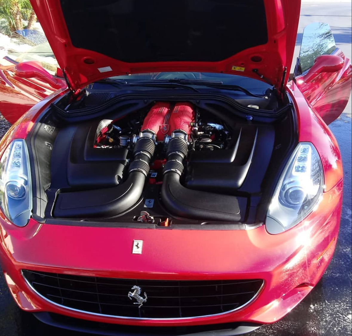 Motor Ferrari California detallado